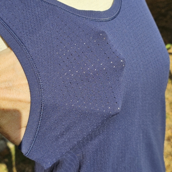 Athleta navy blue vented workout top - Picture 2 of 5